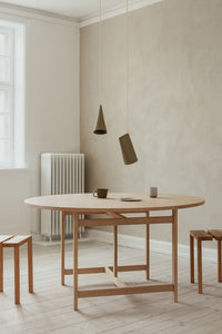 Moebe tafel rond met keramische lampen