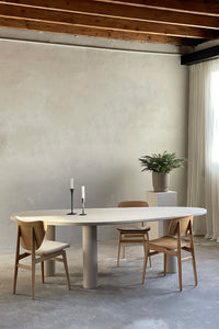 Mush Dining Table met eiken stoelen van NORR11